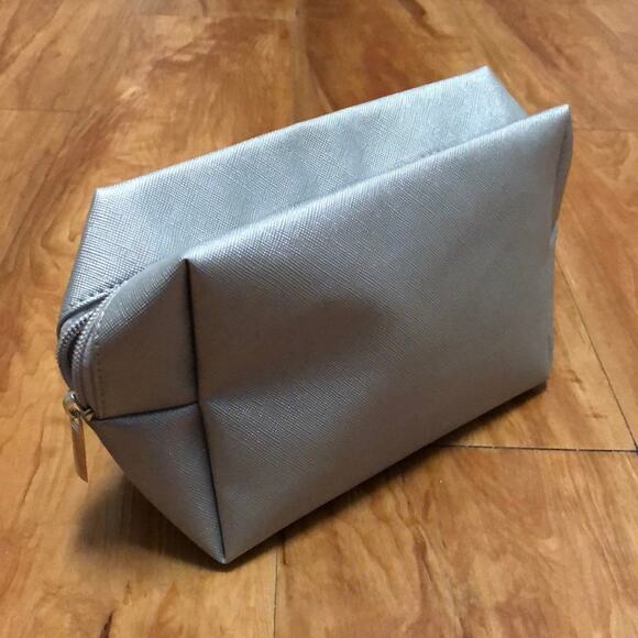 NWOT Silver Shimmer Cosmetic Bag - Picture 2 of 7